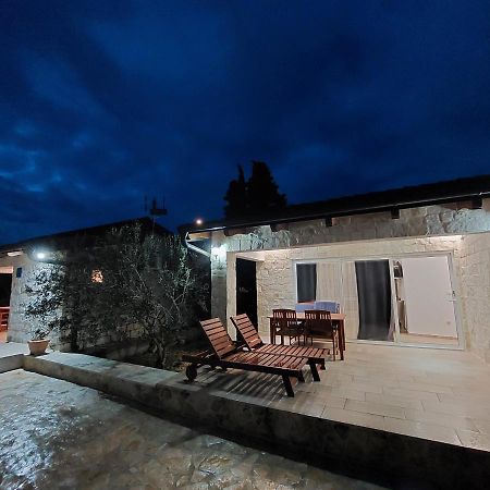 Apartmani Morovi Dvori Drage Exterior photo