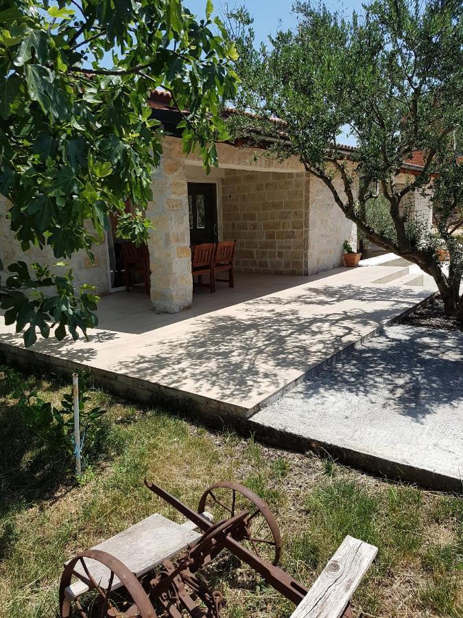 Apartmani Morovi Dvori Drage Exterior photo