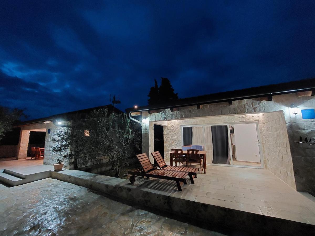 Apartmani Morovi Dvori Drage Exterior photo
